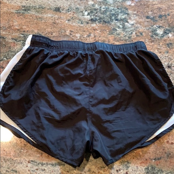 Comfy black athletic shorts - Picture 2 of 2